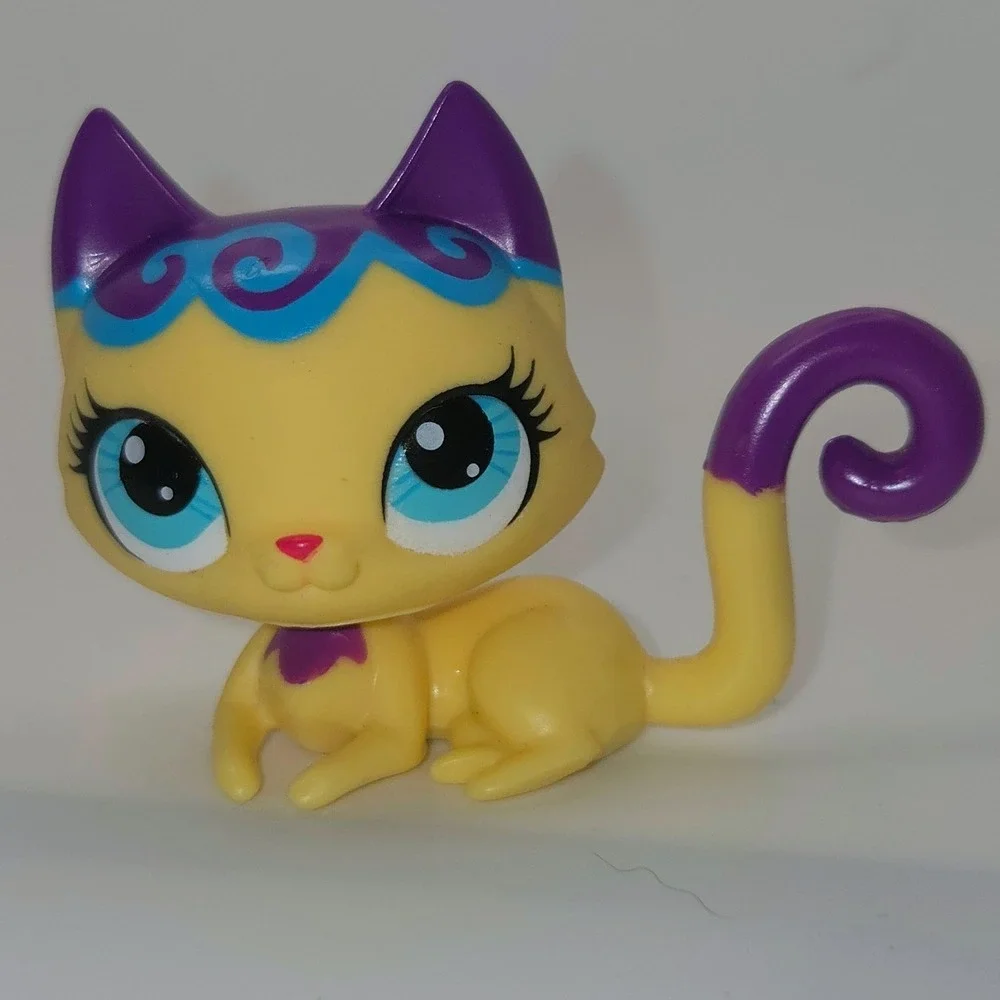 Littlest Pet Shop LPS #3332 Yellow Purple Cat Blue Eyes Hasbro Figure